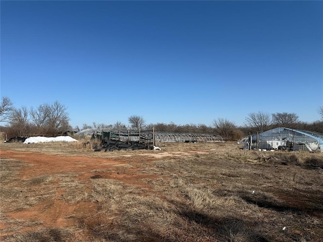 view of yard featuring a rural view