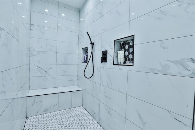 full bathroom featuring a tile shower