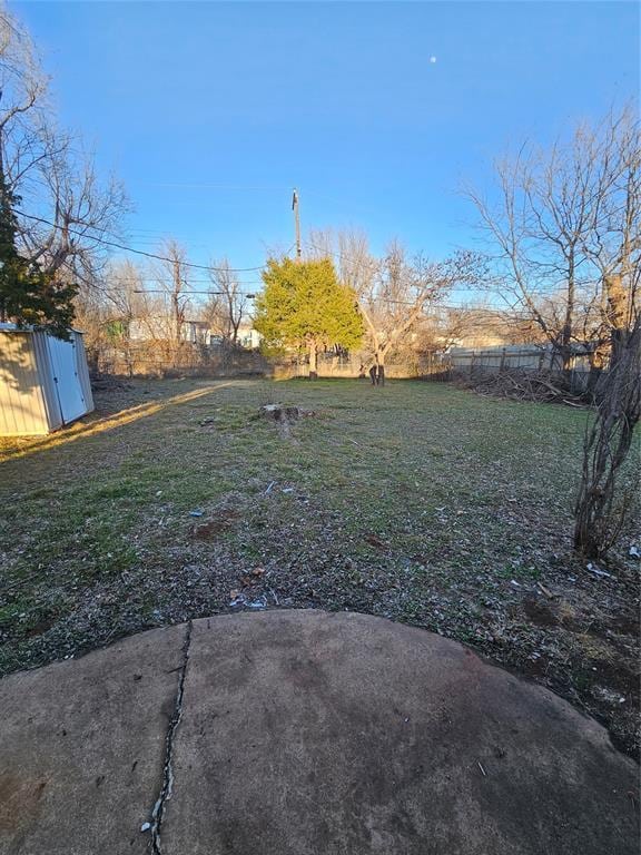 view of yard with an outbuilding and a storage unit