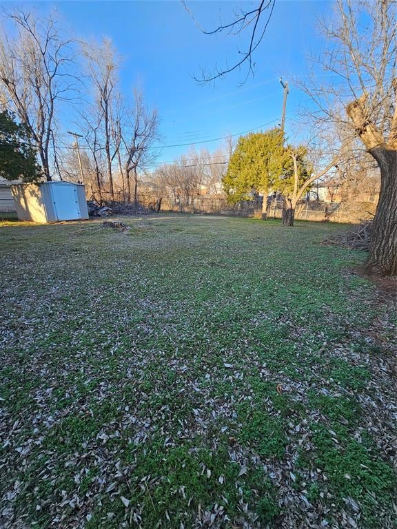 view of yard with an outdoor structure and a shed