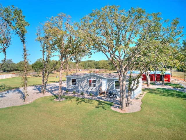 view of front of property featuring entry steps and a front yard