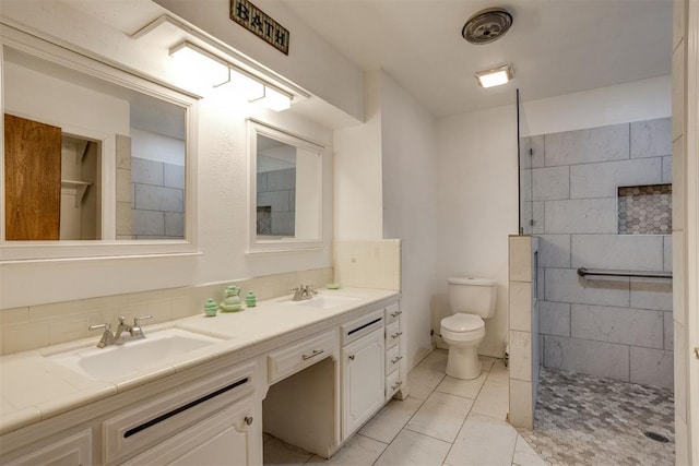 full bath featuring tasteful backsplash, a sink, toilet, and double vanity