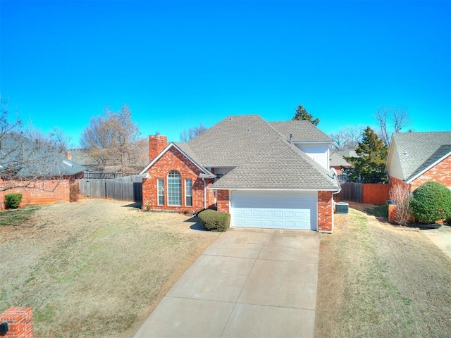 view of front of home featuring fence, a front lawn, and brick siding