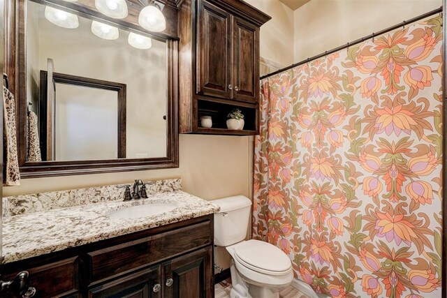 bathroom with a shower with curtain, toilet, and vanity