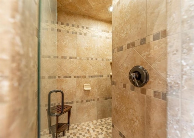 details featuring a tile shower