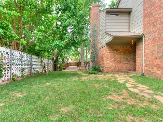 view of yard featuring a fenced backyard