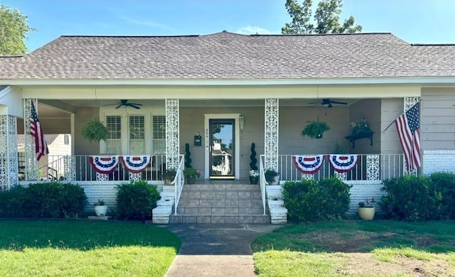 view of front of home featuring a shingled roof, covered porch, and ceiling fan