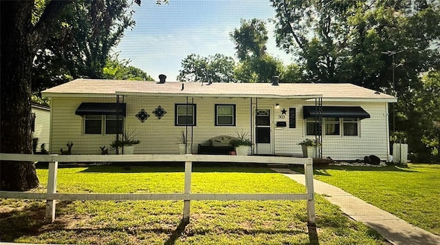 view of front facade with a front yard