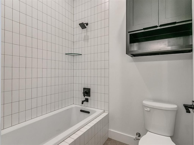 full bath featuring tiled shower / bath combo, toilet, and baseboards