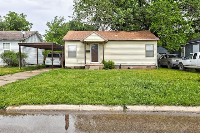 view of front of home featuring a shingled roof, crawl space, a front yard, and a carport