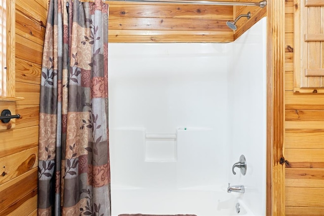 bathroom featuring shower / tub combo