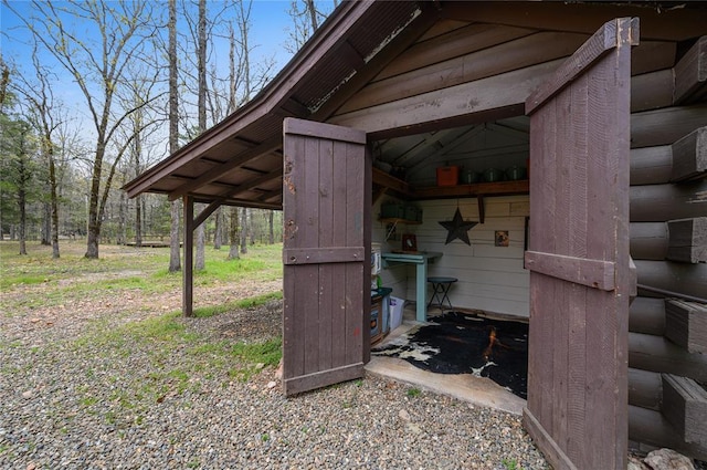 view of outbuilding featuring an outbuilding