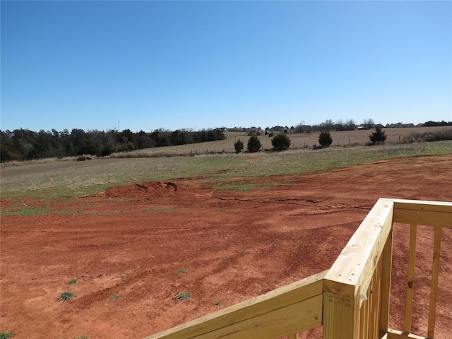 view of yard featuring a rural view