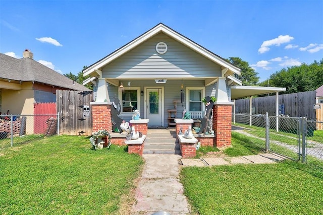 view of front of house featuring covered porch, a gate, fence, and a front yard