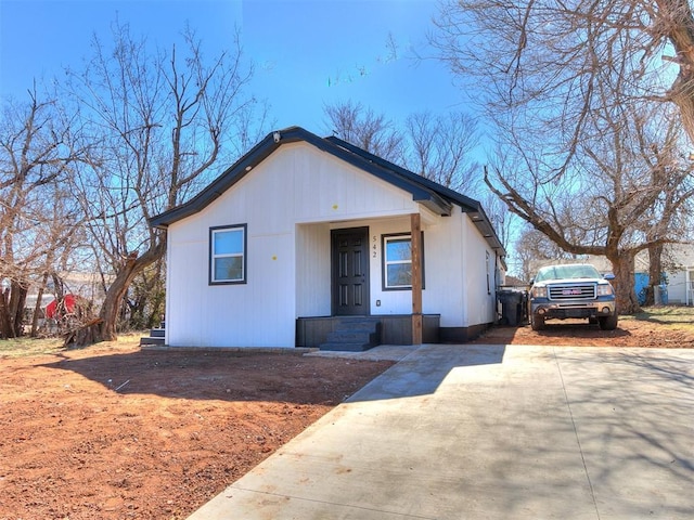 view of front of home with driveway