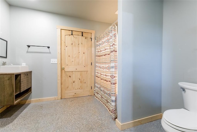 full bath featuring vanity, toilet, and baseboards