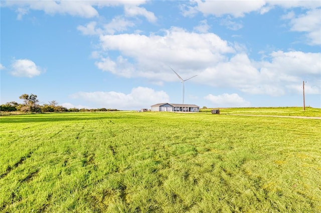 view of yard featuring a rural view