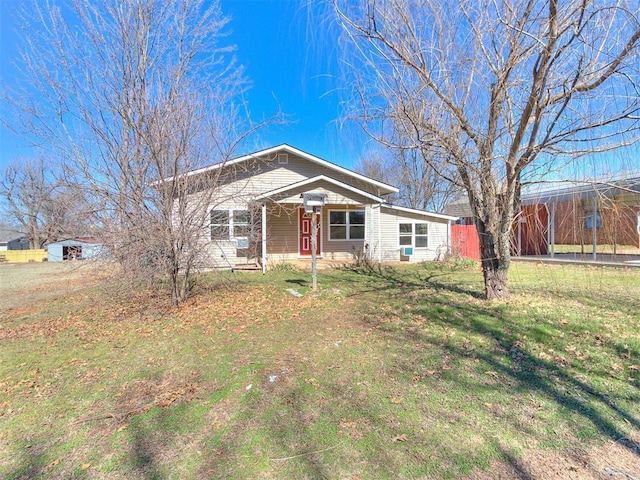 view of front of property with a front yard