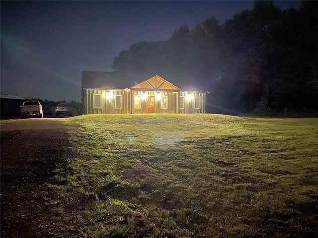 ranch-style house with a yard