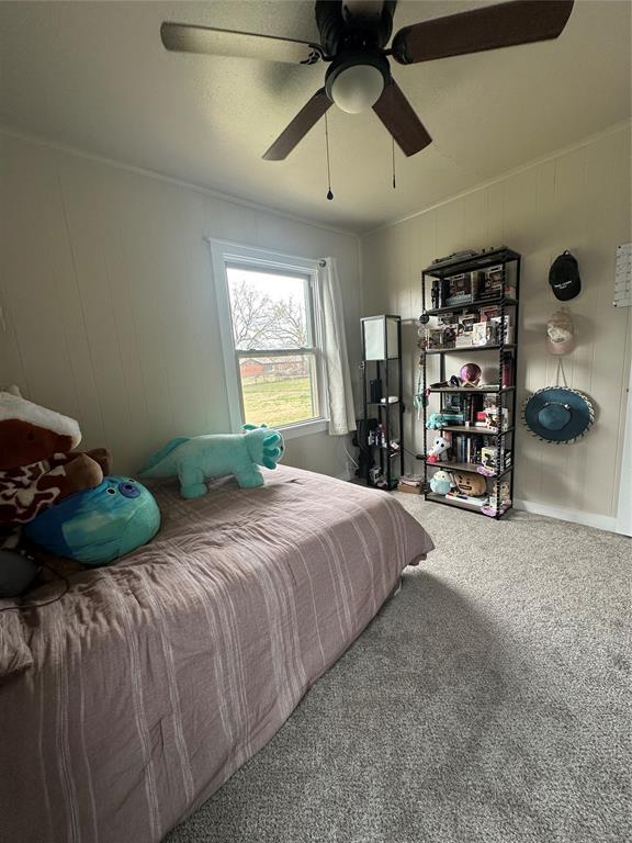 carpeted bedroom featuring a ceiling fan