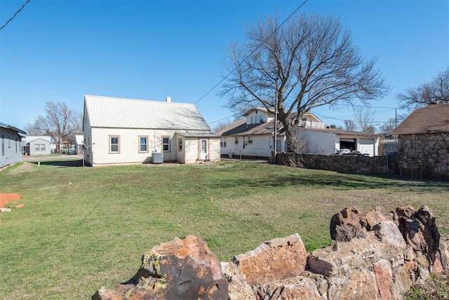 709 S Broadway, Geary, OK 73040 - view of yard