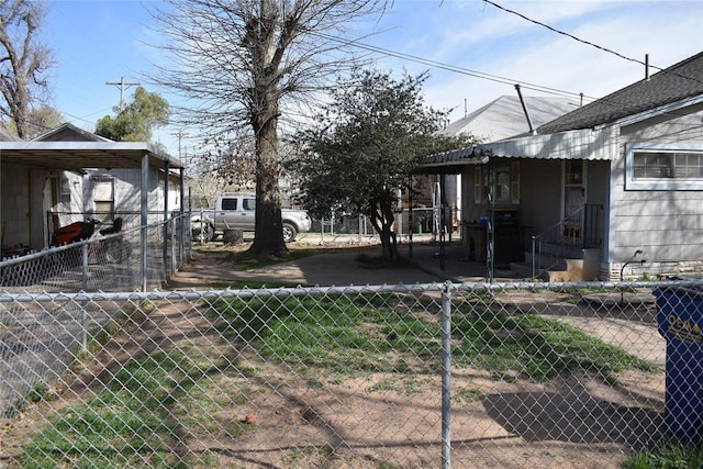 201 N Williams Ave, El Reno, OK 73036 - view of yard featuring fence