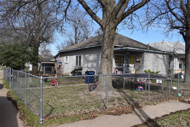 201 N Williams Ave, El Reno, OK 73036 - view of side of home