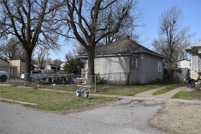 201 N Williams Ave, El Reno, OK 73036 - view of front of house featuring a residential view