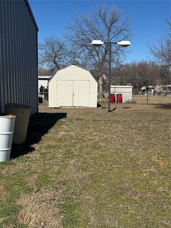 view of yard featuring an outdoor structure and a storage unit