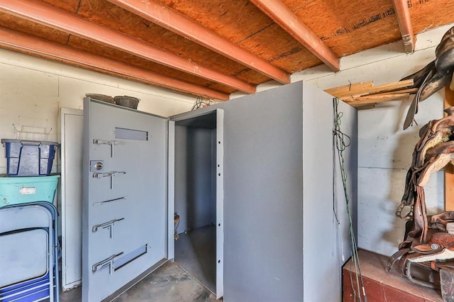 basement with washer / clothes dryer