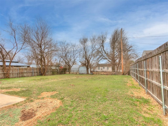 view of yard featuring a fenced backyard