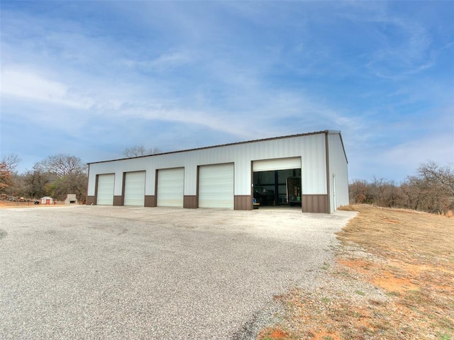 view of outdoor structure featuring an outbuilding