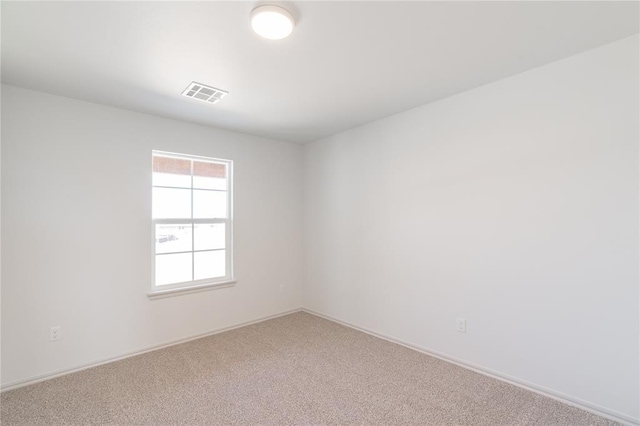 spare room featuring visible vents and carpet floors