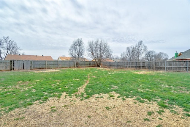 view of yard featuring a fenced backyard