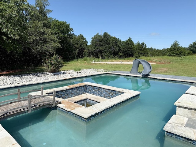 2725 Piazza Ct, Arcadia, OK 73007 - outdoor pool with an in-ground hot tub and a lawn