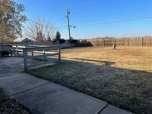 view of yard featuring a fenced backyard