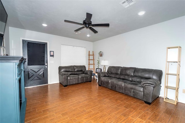 living area featuring visible vents, wood finished floors, and recessed lighting