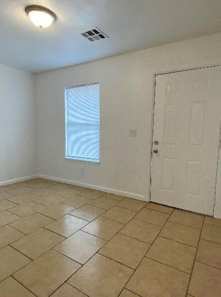 944 SE 14th St, Oklahoma City, OK 73129 - empty room featuring baseboards and visible vents