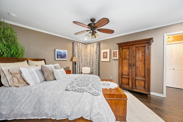 bedroom with ceiling fan, baseboards, dark wood-style floors, and crown molding