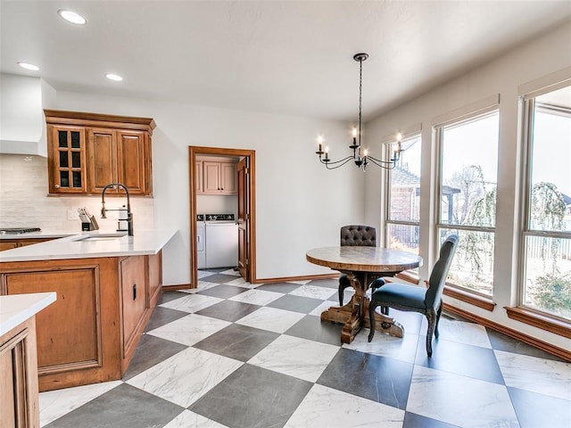 dining area featuring a chandelier, recessed lighting, independent washer and dryer, and baseboards