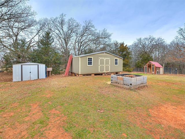 view of yard with an outdoor structure and a storage unit