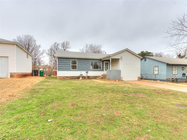 view of front of house featuring crawl space, fence, a front lawn, and concrete driveway