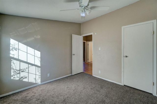 unfurnished bedroom featuring a ceiling fan, baseboards, and carpet flooring