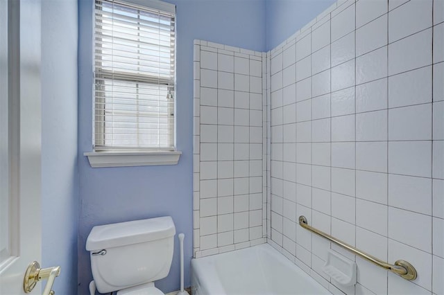 full bathroom featuring toilet and tub / shower combination