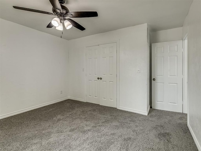 unfurnished bedroom featuring carpet, a closet, ceiling fan, and baseboards