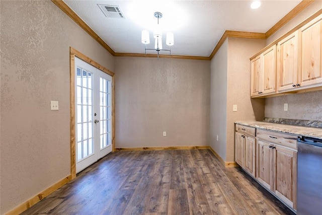 kitchen featuring crown molding, dark wood finished floors, visible vents, light brown cabinets, and dishwasher