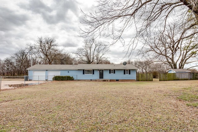 view of front of property with a front lawn, fence, driveway, and an attached garage