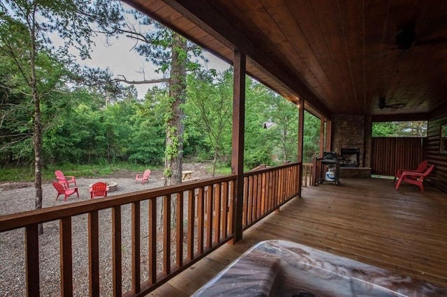 deck with ceiling fan