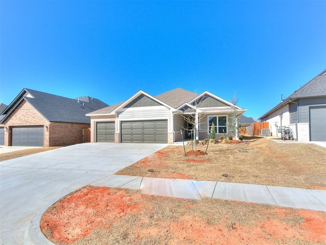 view of front facade featuring a garage and driveway