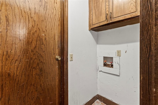 laundry room with cabinet space and washer hookup